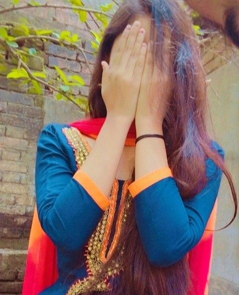 whatsApp DP # girls hidden pose # Images • Zoya khan (@mrkhankizoya) on  ShareChat